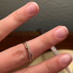 STUNNING GOLD & DIAMOND SIZE 6 RING. PROMISE RING